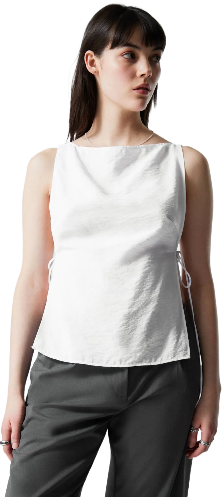 SLEEVELESS BOAT-NECK TIE TOP